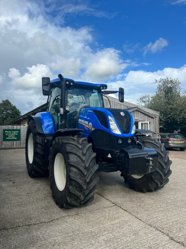 New Holland T7.210 SideWinder II Tractor