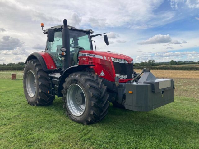 2M040865 MF8740 4WD TRACTOR