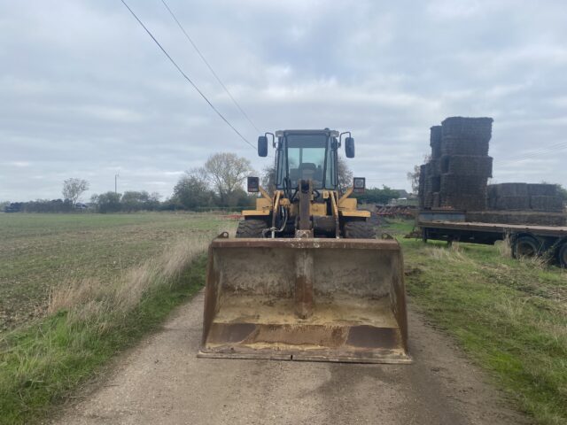 Case 621B loading shovel