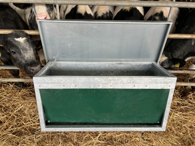 CONDON ENGINEERING CALF FEEDER BOX