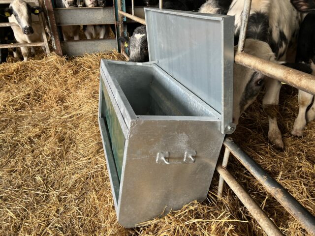 CONDON ENGINEERING CALF FEEDER BOX