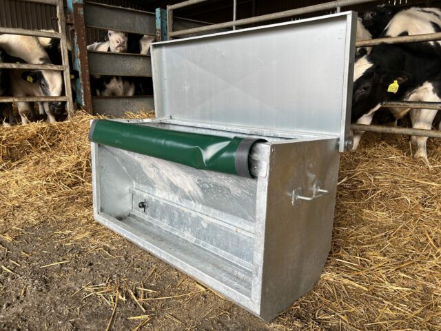 CONDON ENGINEERING CALF FEEDER BOX