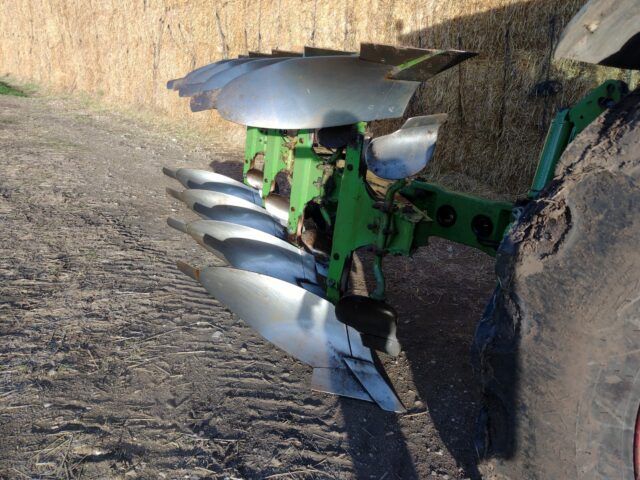 Dowdeswell DP 100 MA 4 Furrow