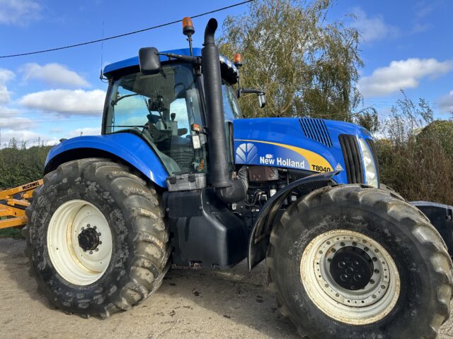 New Holland T8040