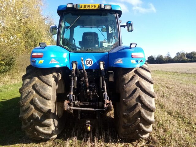 New Holland T8040