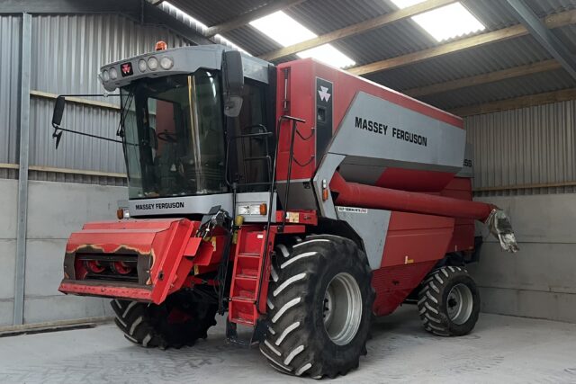 MASSEY Ferguson 7256 Combine (2001)