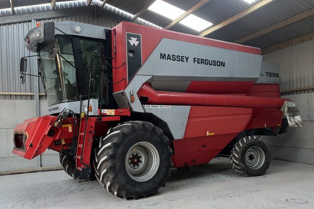 MASSEY Ferguson 7256 Combine (2001)