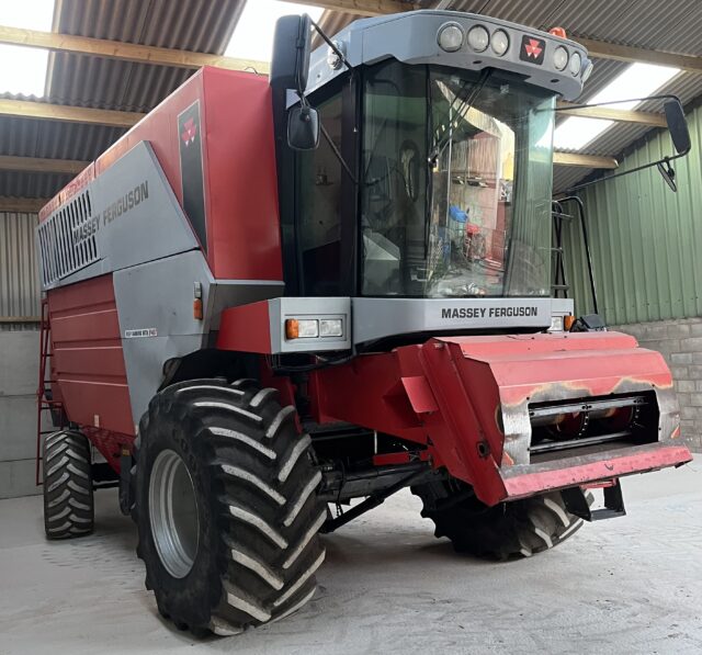 MASSEY Ferguson 7256 Combine (2001)