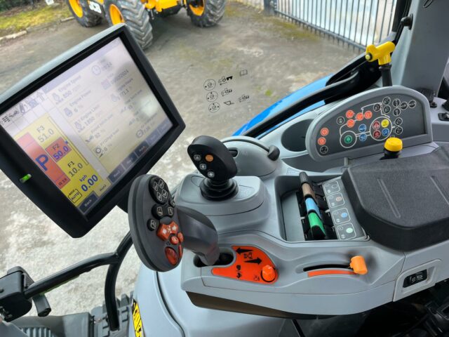 *Ex Demo* New Holland T6.180 Auto Command