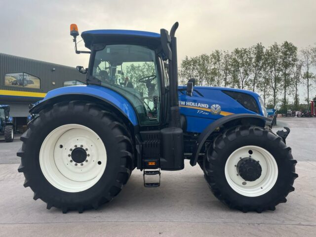 New Holland T7.230 Classic