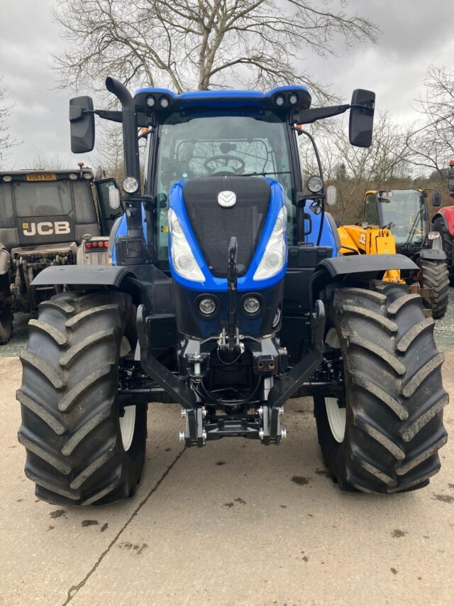 *LOW HOURS* NEW HOLLAND T7.210 POWER COMMAND