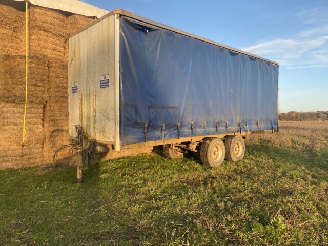 27ft Curtain side trailer