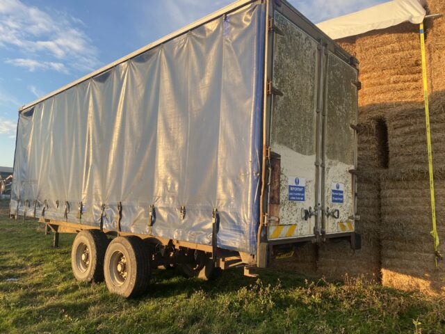 27ft Curtain side trailer