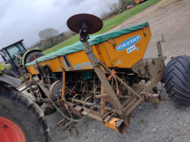 Carrier 4m Spring Tine Drill