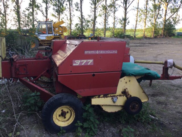 New Holland 377/ 286 pickup baler