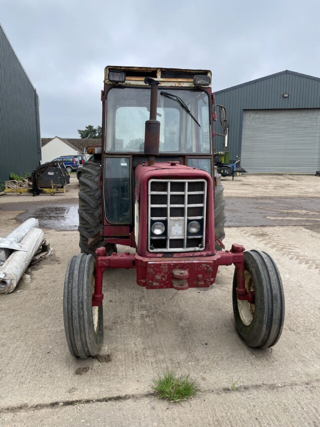 International 675 tractor