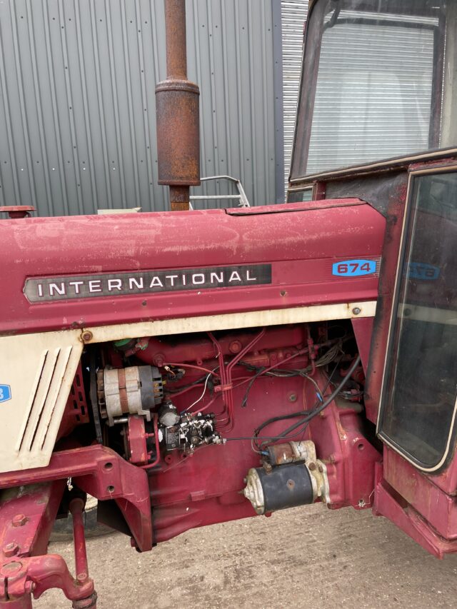 International 675 tractor