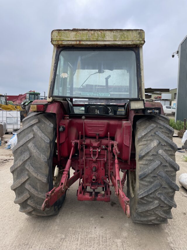 International 675 tractor