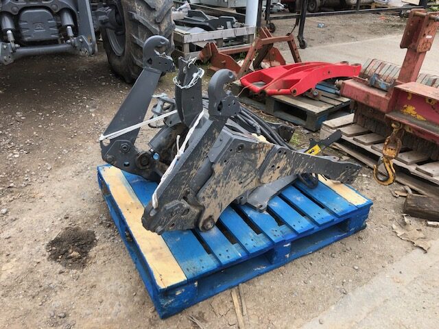 5M003258 MF 2.5 TON FRONT LINKAGE