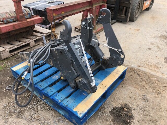 5M003258 MF 2.5 TON FRONT LINKAGE