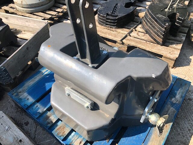 MA00763A NEW VALTRA 1200KG WEIGHT BLOCK