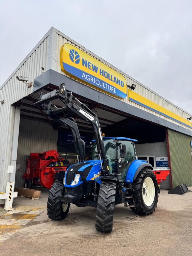 New Holland T5.120 Electro Command  & QUICKE Q3 FRONT