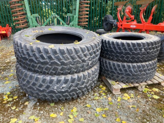 BKT 480-80 R34+400-80 R24 TURF TYRES