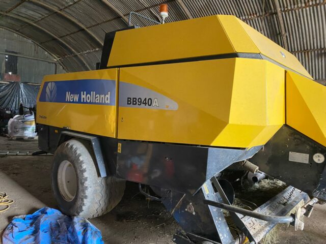 New Holland BB940A Baler