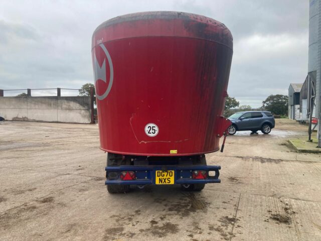 KVERNELAND SILOKING 16 CUBE MIXER WAGON