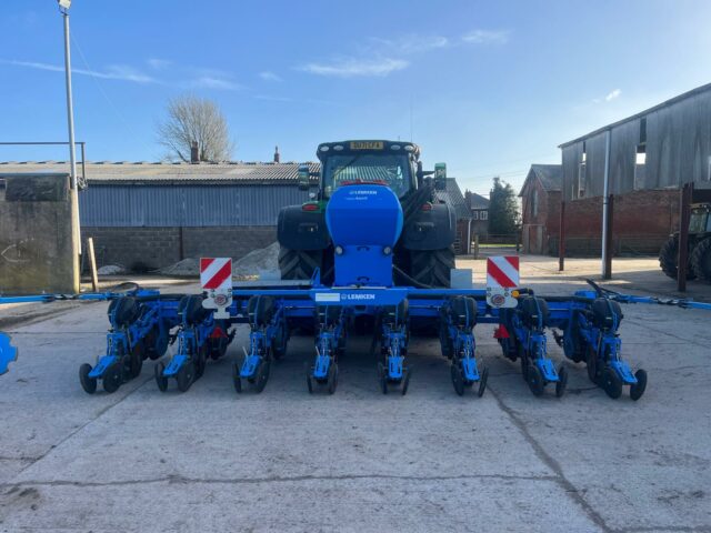 LEMKEN AZURIT 8 ROW MAIZE DRILL