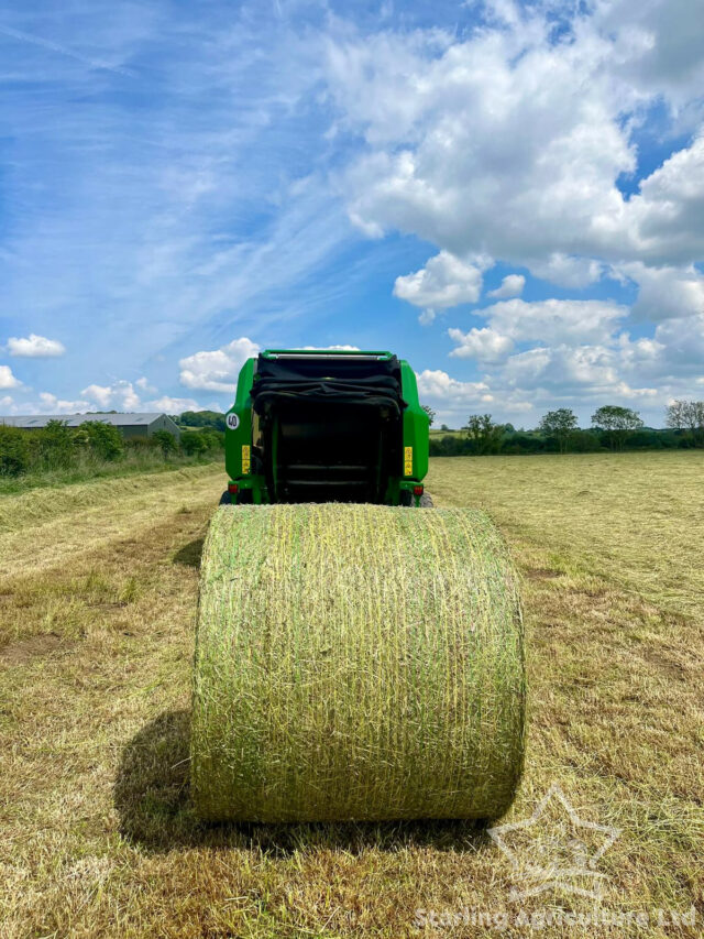 John Deere V451R Round Baler