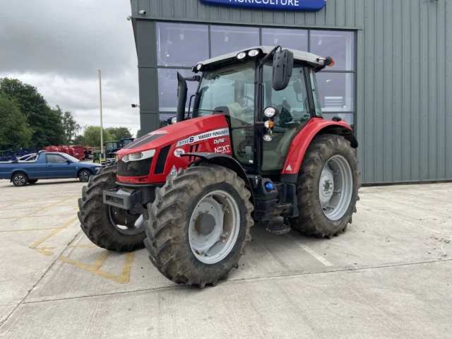 Massey Ferguson 5713S Dyna 4 Tractor