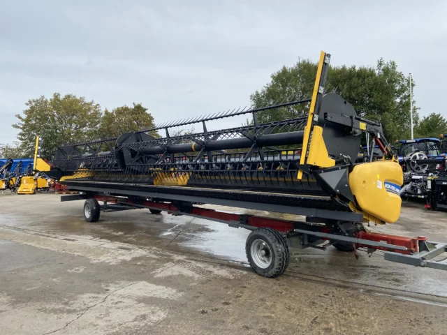 New Holland 8240 40FT Draper Header