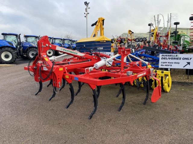 Pottinger Synkro 4030 4 metre Cultivator