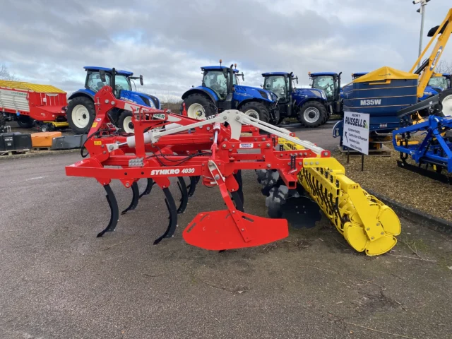 Pottinger Synkro 4030 4 metre Cultivator