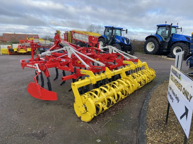 Pottinger Synkro 4030 4 metre Cultivator