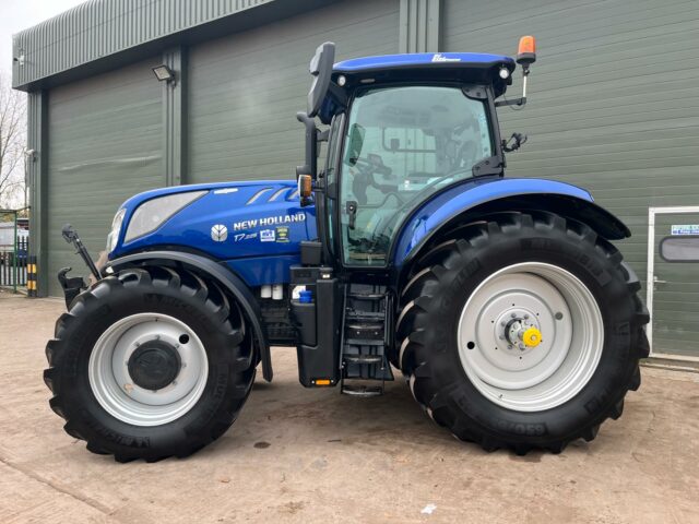 NEW HOLLAND T7.225 AUTO COMMAND