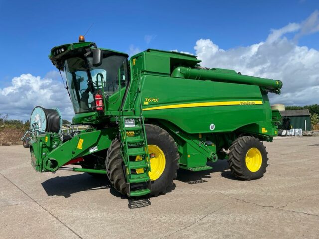 John Deere T670i Combine & 730X Header