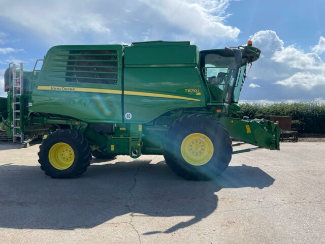 John Deere T670i Combine & 730X Header