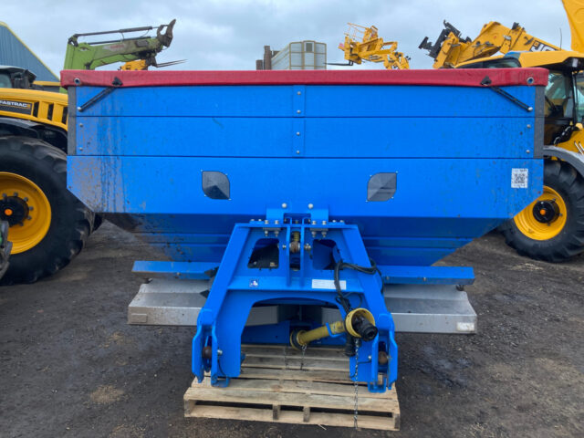 *Make an offer on this machine* Lemken Tauri 12 Fertiliser Spreader *Only 19ton ever spread*