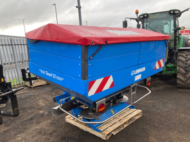 *Make an offer on this machine* Lemken Tauri 12 Fertiliser Spreader *Only 19ton ever spread*