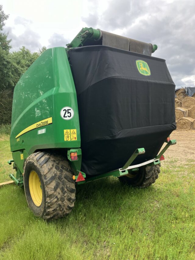 John Deere 990 Baler