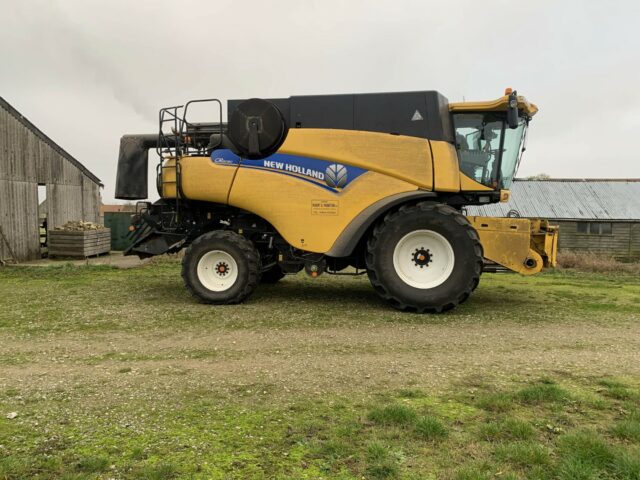 USED New Holland CR8080 Combine Harvester For Sale