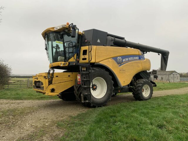 USED New Holland CR8080 Combine Harvester For Sale