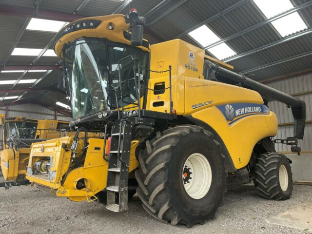 USED New Holland CR9.80 Combine Harvester For Sale