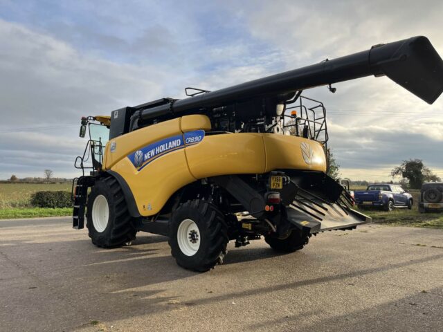 USED New Holland CR8.90 Combine Harvester For Sale