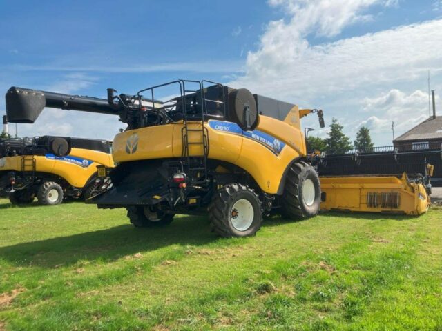 USED New Holland CR8.90 Combine Harvester For Sale