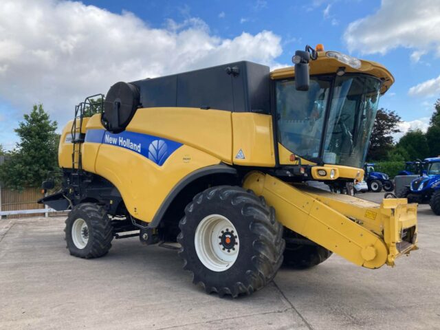 USED New Holland CX8040 Combine Harvester For Sale