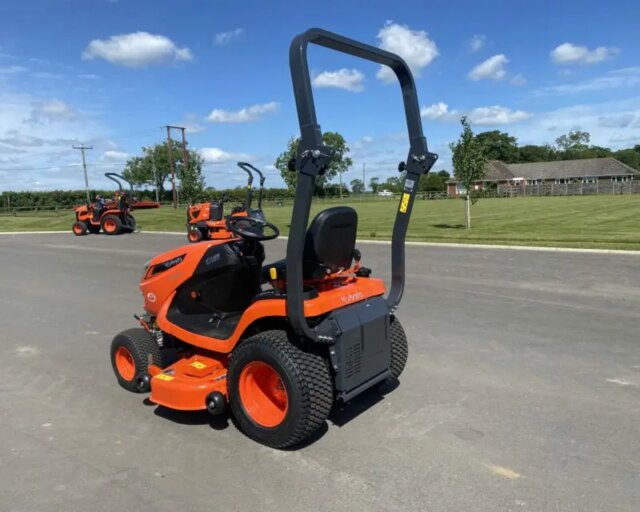 KUBOTA GR2120S RIDE ON MOWER (Ex Demo)