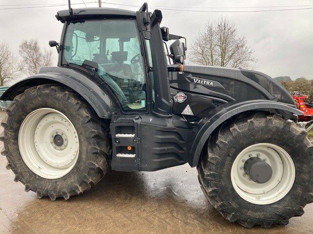 VA685527 – 2020 Valtra T214V SmartTouch Tractor